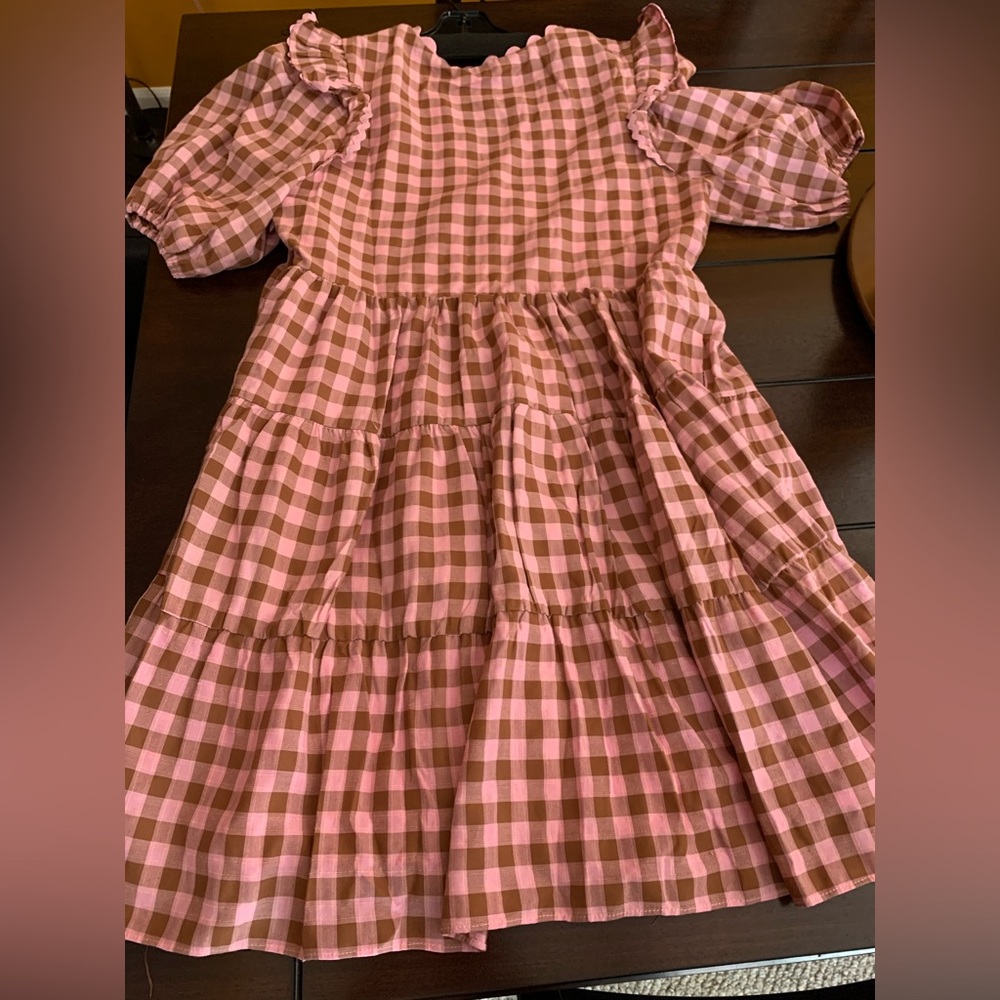 I only wore this dress one time. It is in absolute pristine condition!.
